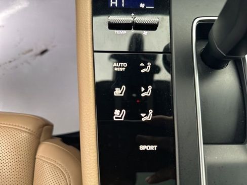 Used 2022 Porsche Macan Base image 13