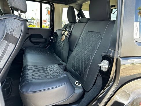 Used 2024 Jeep Wrangler Unlimited AWD/4WD image 4