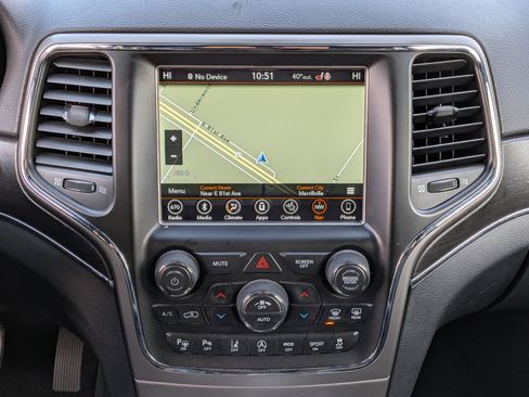 Used 2018 Jeep Grand Cherokee Limited image 29