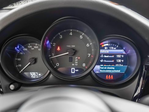 Certified 2026 Porsche Macan AWD/4WD image 18