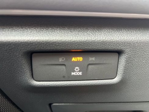 New 2026 Volkswagen Tiguan SE image 22