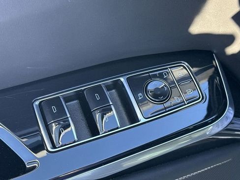 Certified 2025 Cadillac Escalade ESV Sport Platinum w/ LPO, Floor Liner Package AWD/4WD image 17