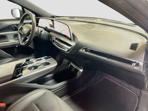 Used 2025 Cadillac Lyriq Sport AWD/4WD image 27