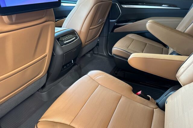 New 2026 Cadillac Escalade Luxury w/ Touring Package AWD/4WD image 12