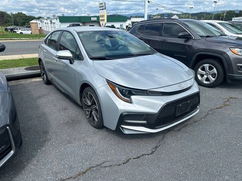 Used 2020 Toyota Corolla SE FWD image 3
