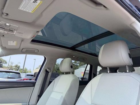 Used 2023 Volkswagen Tiguan SE w/ Panoramic Sunroof Package AWD/4WD image 10
