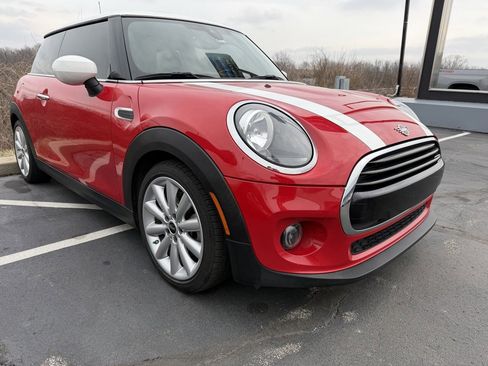 Used 2021 MINI Cooper 2-Door Hardtop image 4