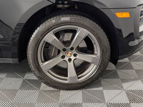 Certified 2023 Porsche Macan AWD/4WD image 14