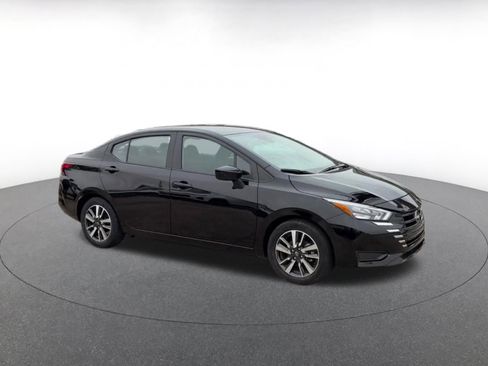 Used 2025 Nissan Versa SV FWD image 2