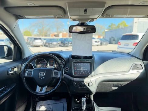 Used 2020 Dodge Journey Crossroad FWD image 17