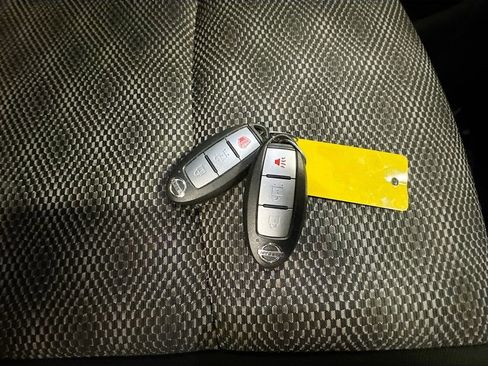 Used 2020 Nissan Rogue Sport SV image 38