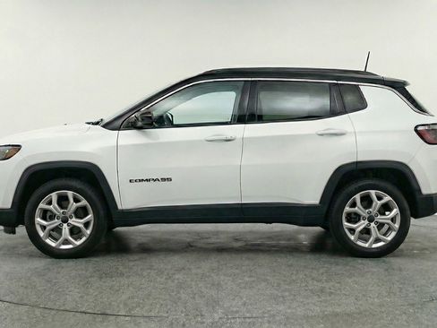 Used 2025 Jeep Compass Latitude image 5