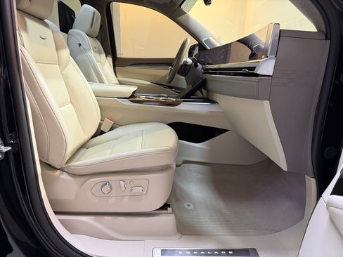 Certified 2025 Cadillac Escalade Sport Platinum w/ LPO, ONYX Package AWD/4WD image 61
