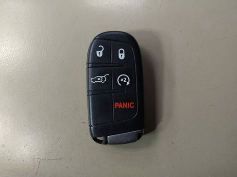 Used 2018 Jeep Grand Cherokee Overland image 32