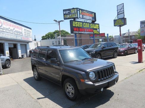 Used 2015 Jeep Patriot Sport w/ Power Value Group AWD/4WD image 3