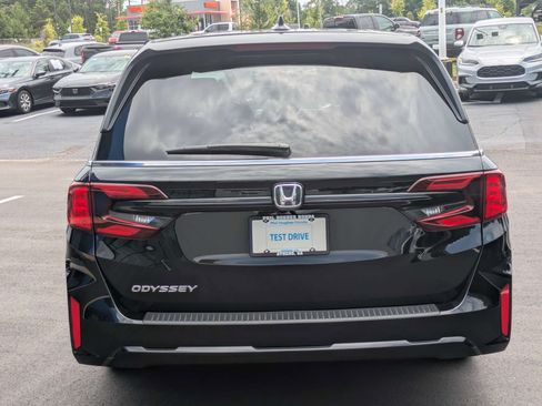 Certified 2026 Honda Odyssey EX-L image 6