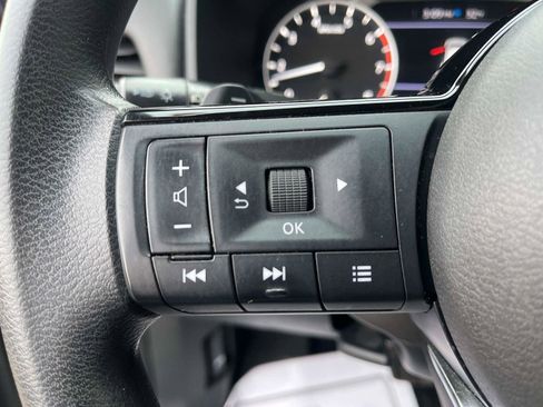 Used 2022 Nissan Rogue SV image 29