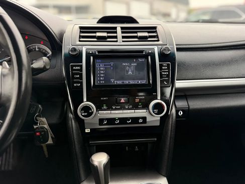 Used 2014 Toyota Camry SE image 20