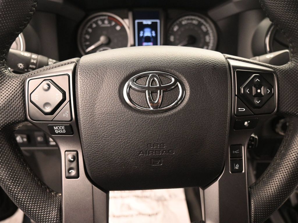Used 2022 Toyota Tacoma TRD Off-Road AWD/4WD image 20