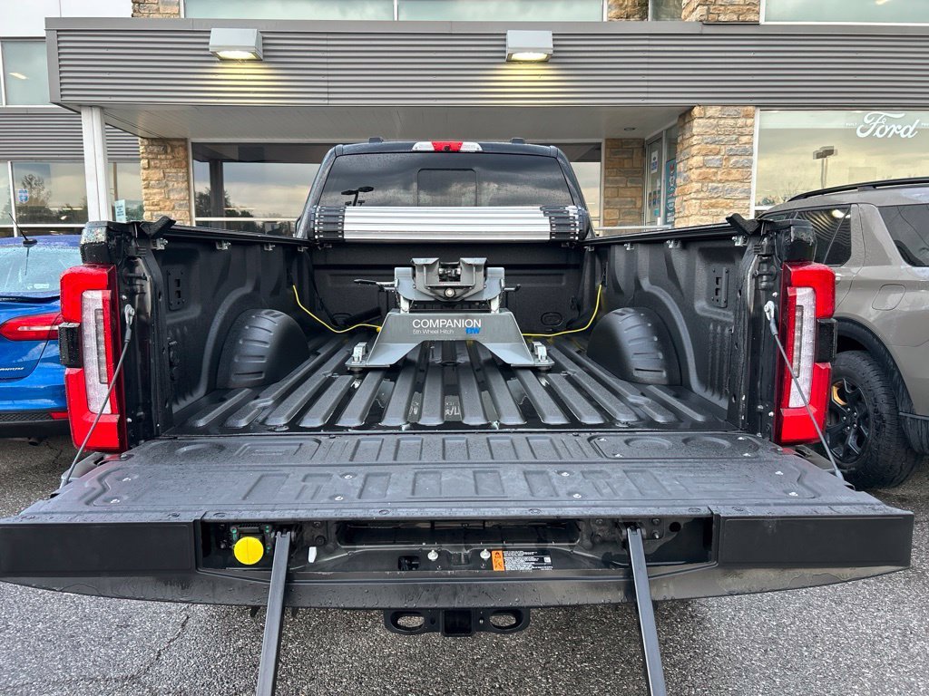 Used 2025 Ford F350 Platinum AWD/4WD image 9