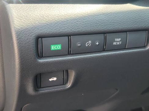 Used 2022 Nissan Sentra SV w/ Lighting Package FWD image 33