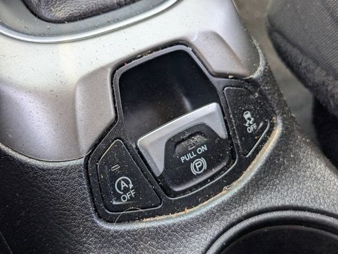 Used 2018 Jeep Compass Sport image 28