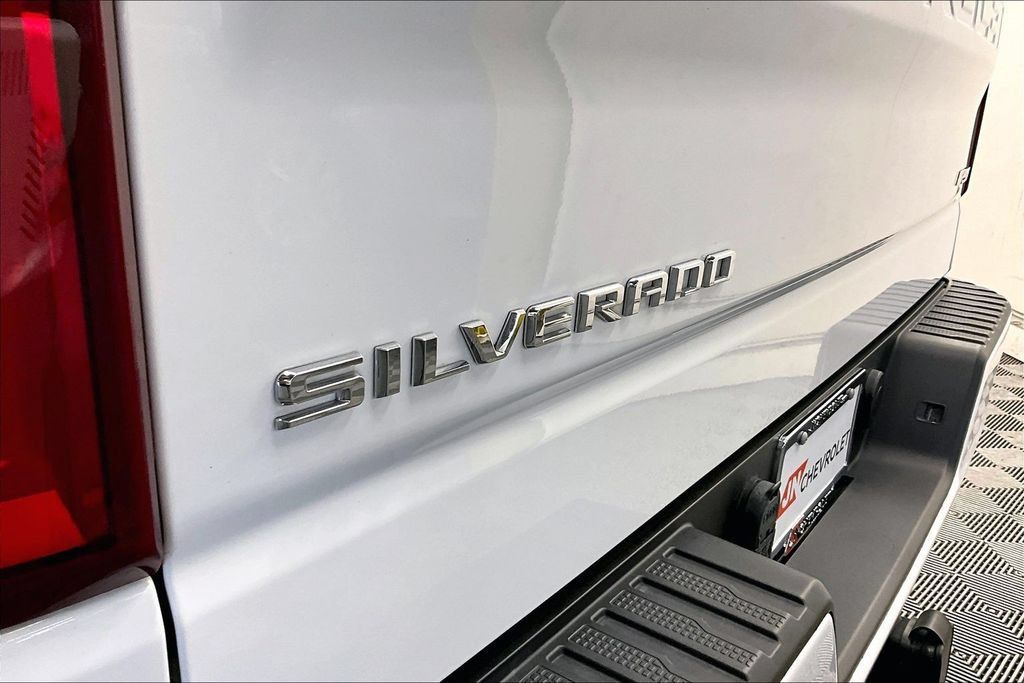 Used 2024 Chevrolet Silverado 1500 RST AWD/4WD image 30