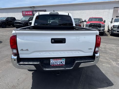 Used 2018 Toyota Tacoma SR5 AWD/4WD image 17