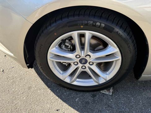 Used 2018 Ford Fusion SE image 7