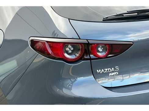 Used 2021 MAZDA MAZDA3 Hatchback w/Premium Plus Pkg image 27