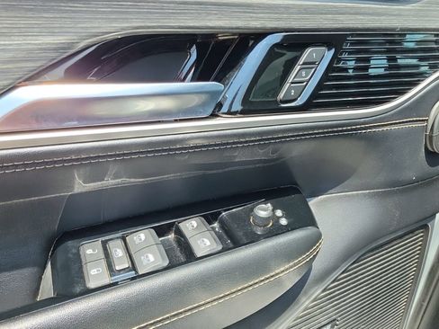 Used 2024 Jeep Wagoneer Series II w/ Flexible Seating Group RWD image 15