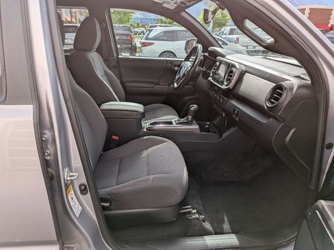 Used 2017 Toyota Tacoma SR5 AWD/4WD image 31