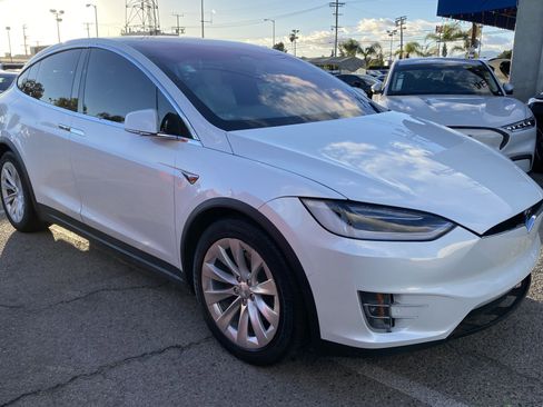 Used 2018 Tesla Model X 75D image 8