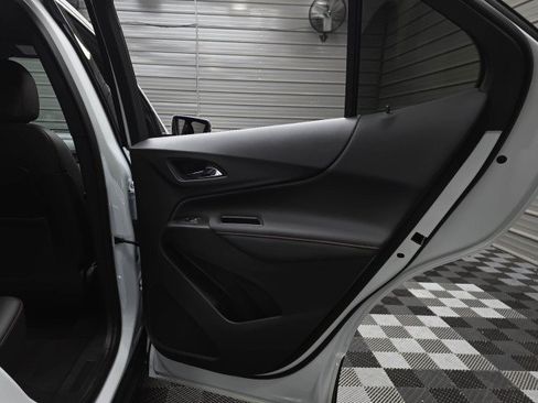Used 2023 Chevrolet Equinox RS FWD image 33