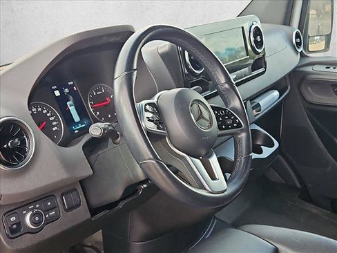 Used 2022 Mercedes-Benz Sprinter 2500 image 10