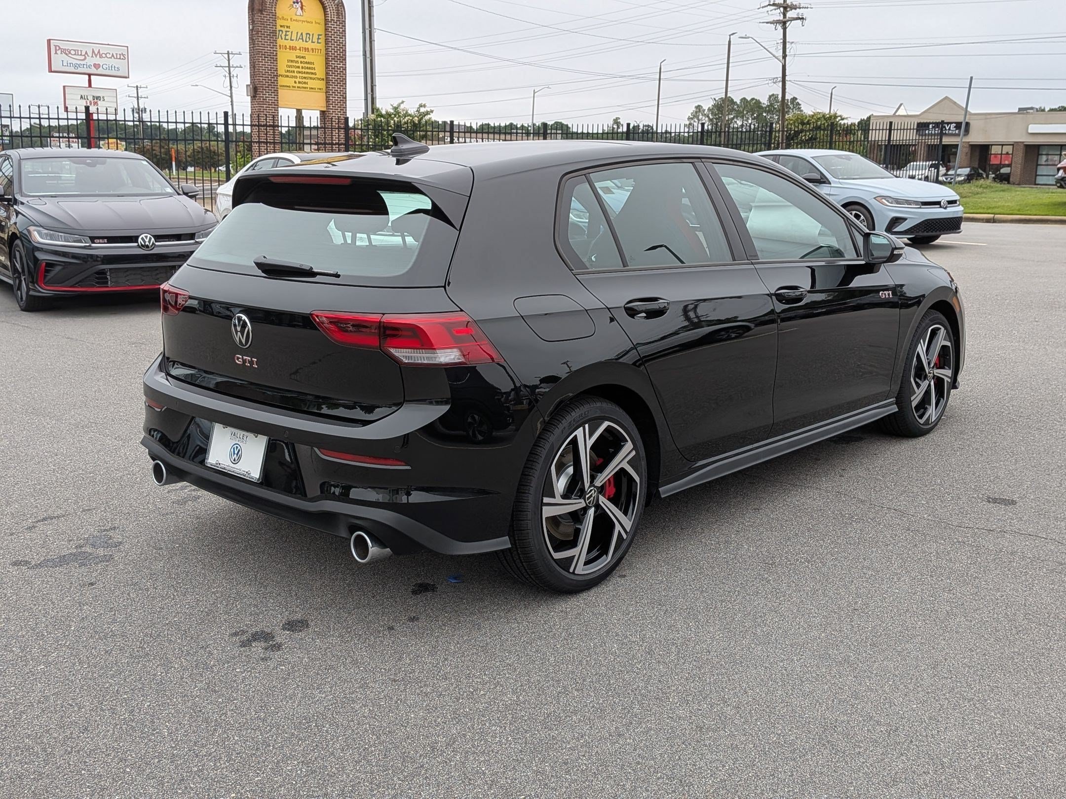 New 2026 Volkswagen GTI SE FWD image 3