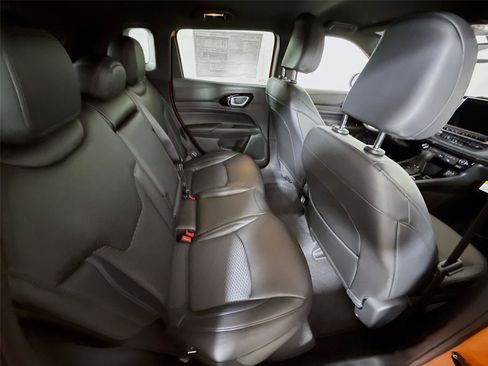 New 2026 Jeep Compass Latitude AWD/4WD image 19