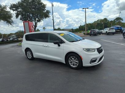Used 2024 Chrysler Pacifica Touring-L