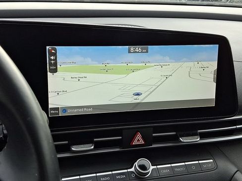 Used 2022 Hyundai Elantra Limited w/ Preferred Accessory Package FWD image 17