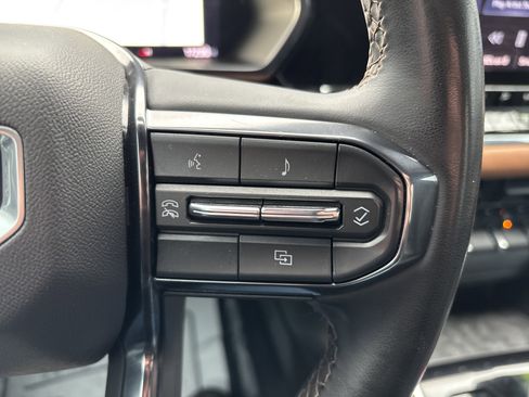 Used 2024 GMC Canyon AT4 w/ Technology Package image 10