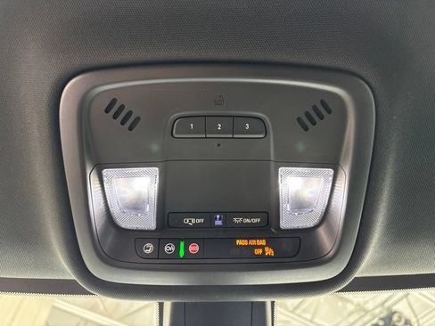 Used 2023 Chevrolet Traverse LT AWD/4WD image 30