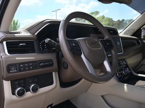 Used 2023 GMC Yukon Denali AWD/4WD image 12