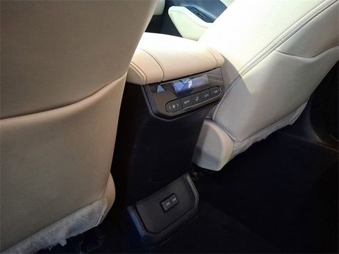 Certified 2023 Toyota Highlander XLE image 11