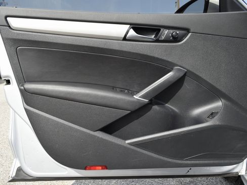 Used 2020 Volkswagen Passat 2.0T SE image 19