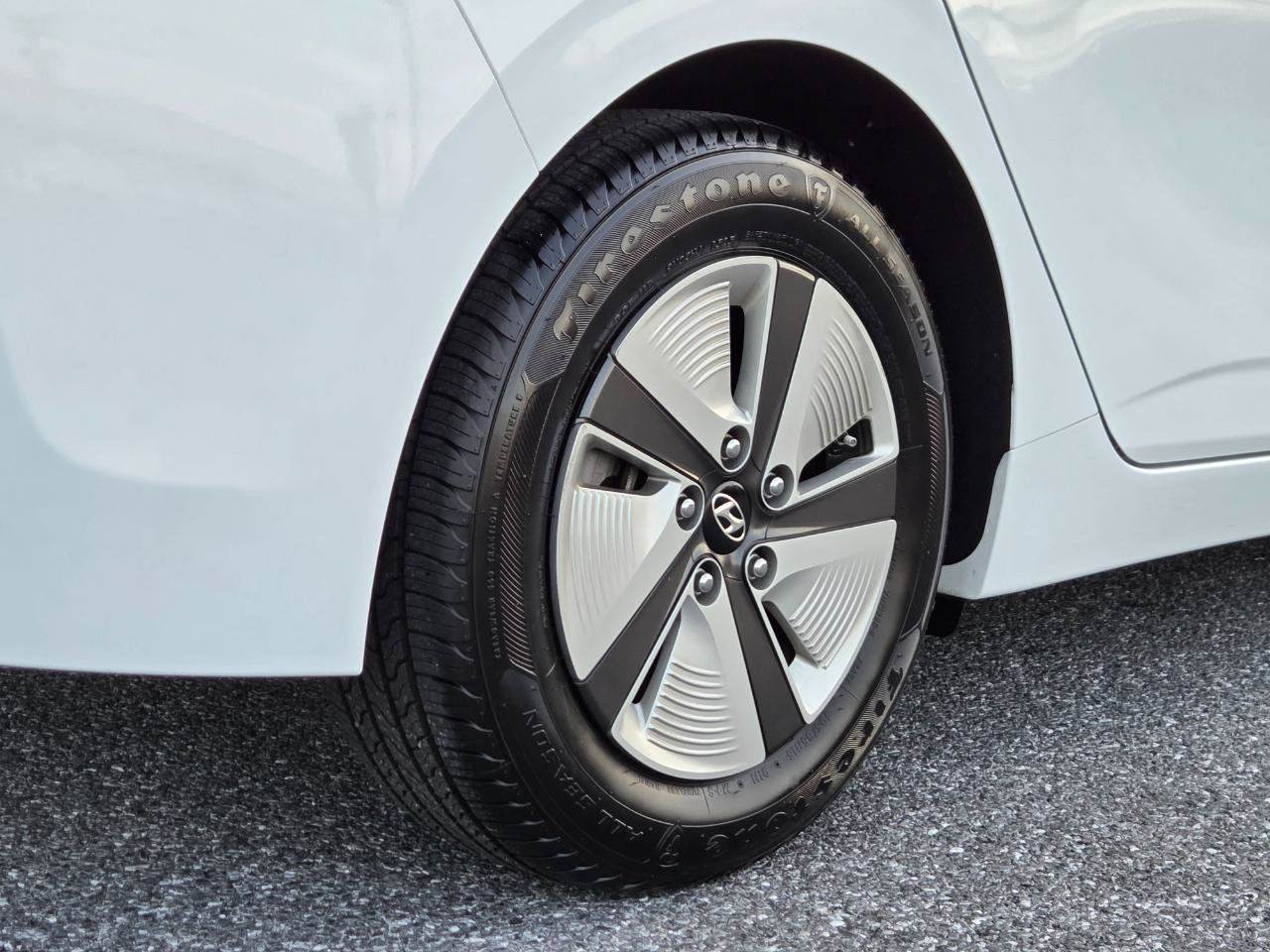 Used 2020 Hyundai Ioniq Blue FWD image 13