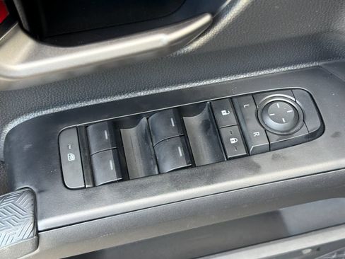 Used 2025 Toyota Tacoma TRD Sport AWD/4WD image 13