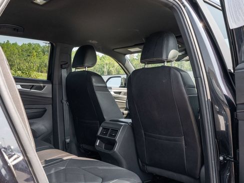 Used 2024 Volkswagen Atlas Cross Sport SE FWD image 16