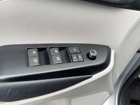 Used 2014 Toyota Highlander XLE AWD/4WD image 16