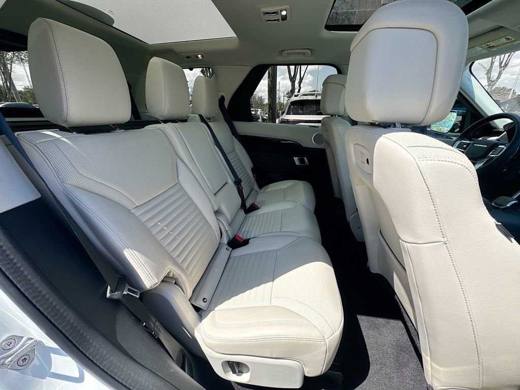 Used 2025 Land Rover Discovery S AWD/4WD image 30