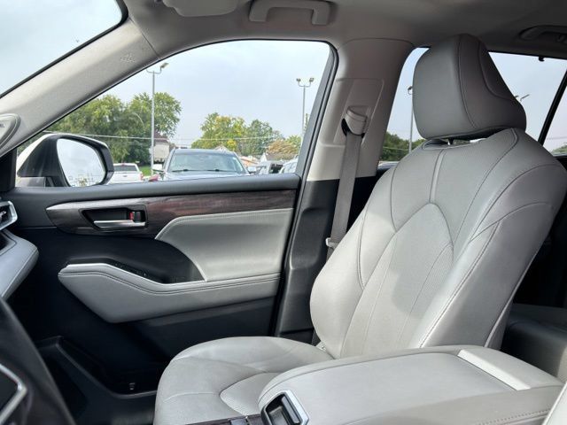 Used 2021 Toyota Highlander Limited AWD/4WD image 40